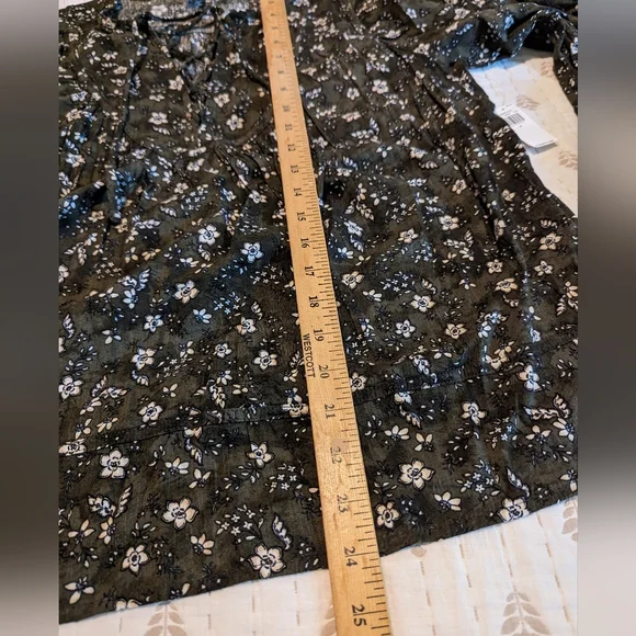 Old navy Floral peasant top with tie med - Picture 9 of 12